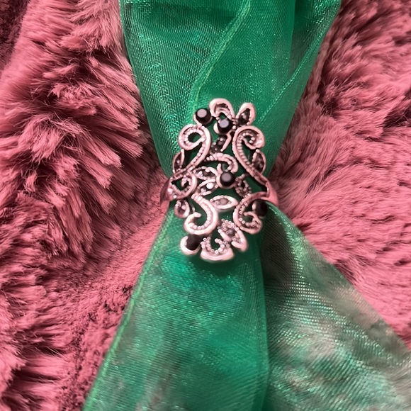 NWT Silver and Black Gemstone Ring - Picture 2 of 3